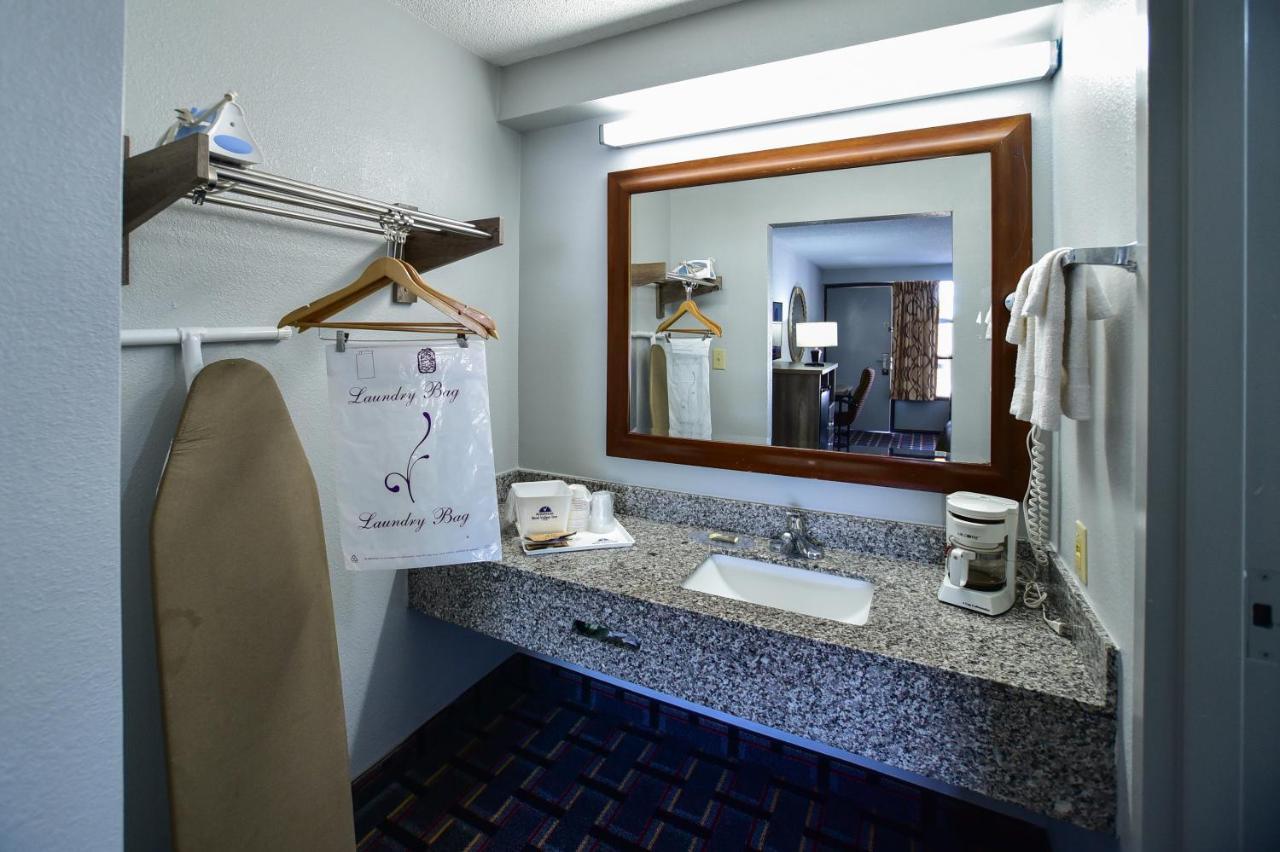 Americas Best Value Inn Douglasville Exterior photo